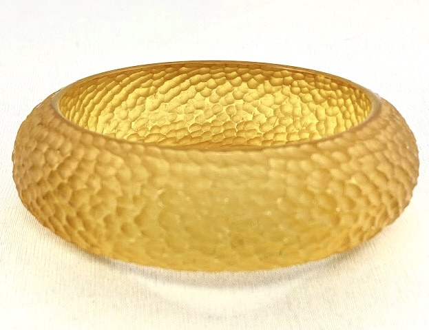 BB269 dimple carved applejuice bakelite bangle